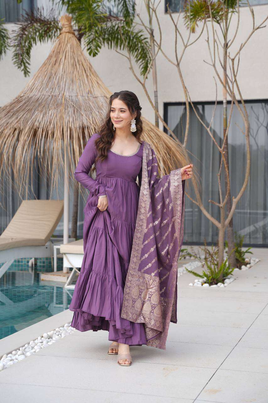 Women's Solid Anarkali Kurti Pant With Banarasi Dupatta Set
