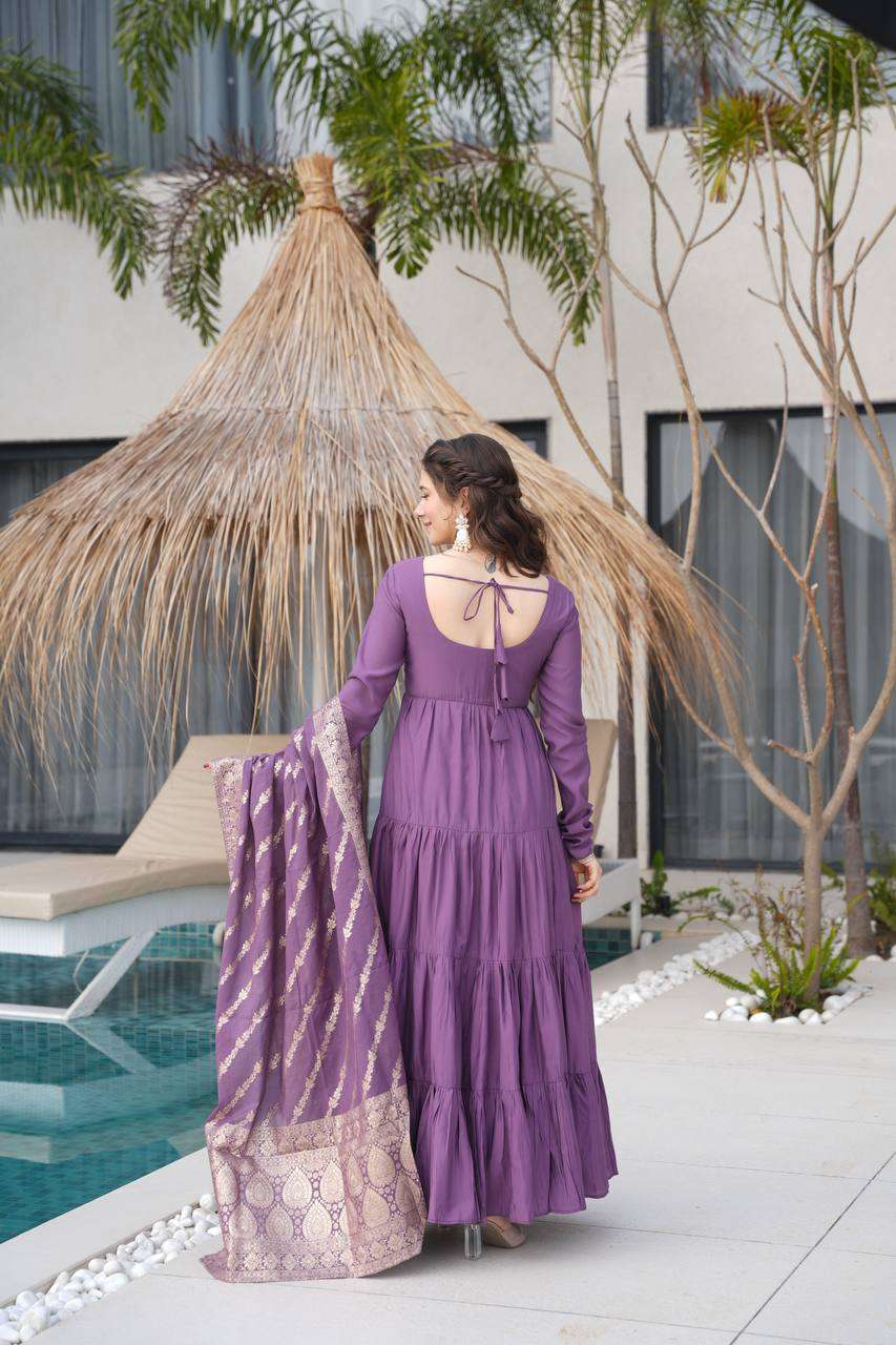 Women's Solid Anarkali Kurti Pant With Banarasi Dupatta Set