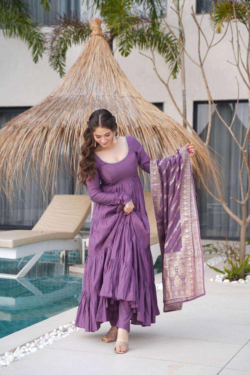 Women's Solid Anarkali Kurti Pant With Banarasi Dupatta Set