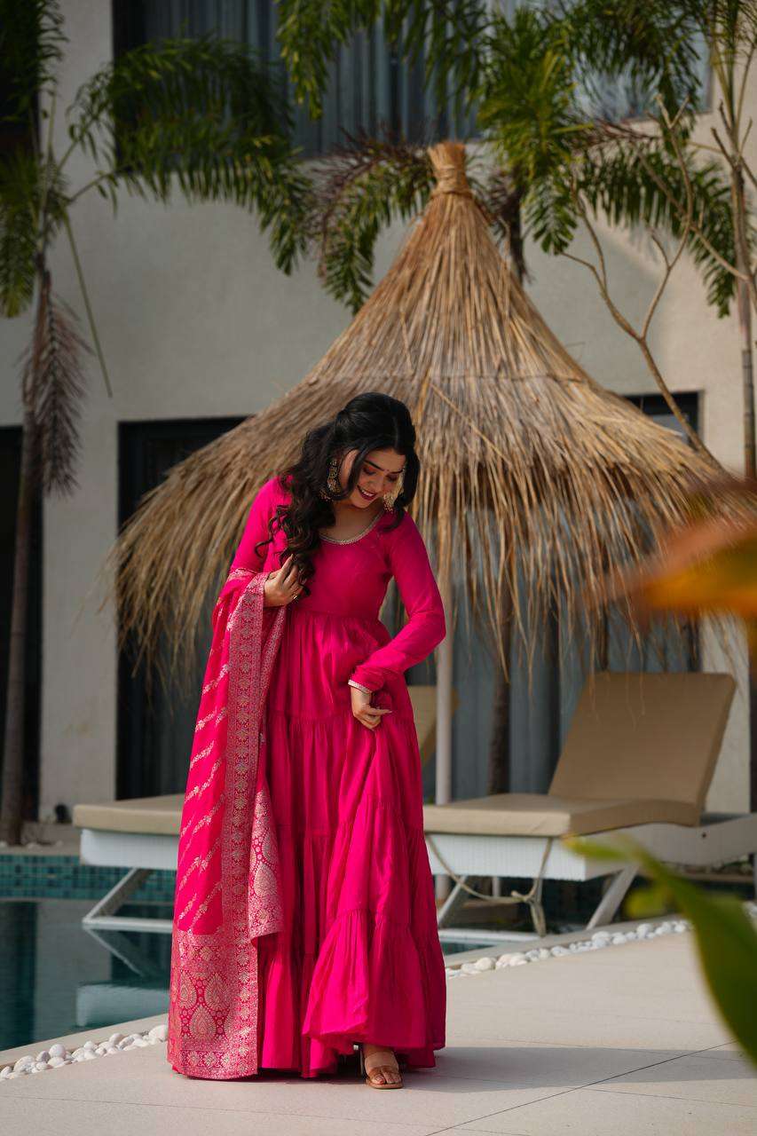 Women's Solid Anarkali Kurti Pant With Banarasi Dupatta Set