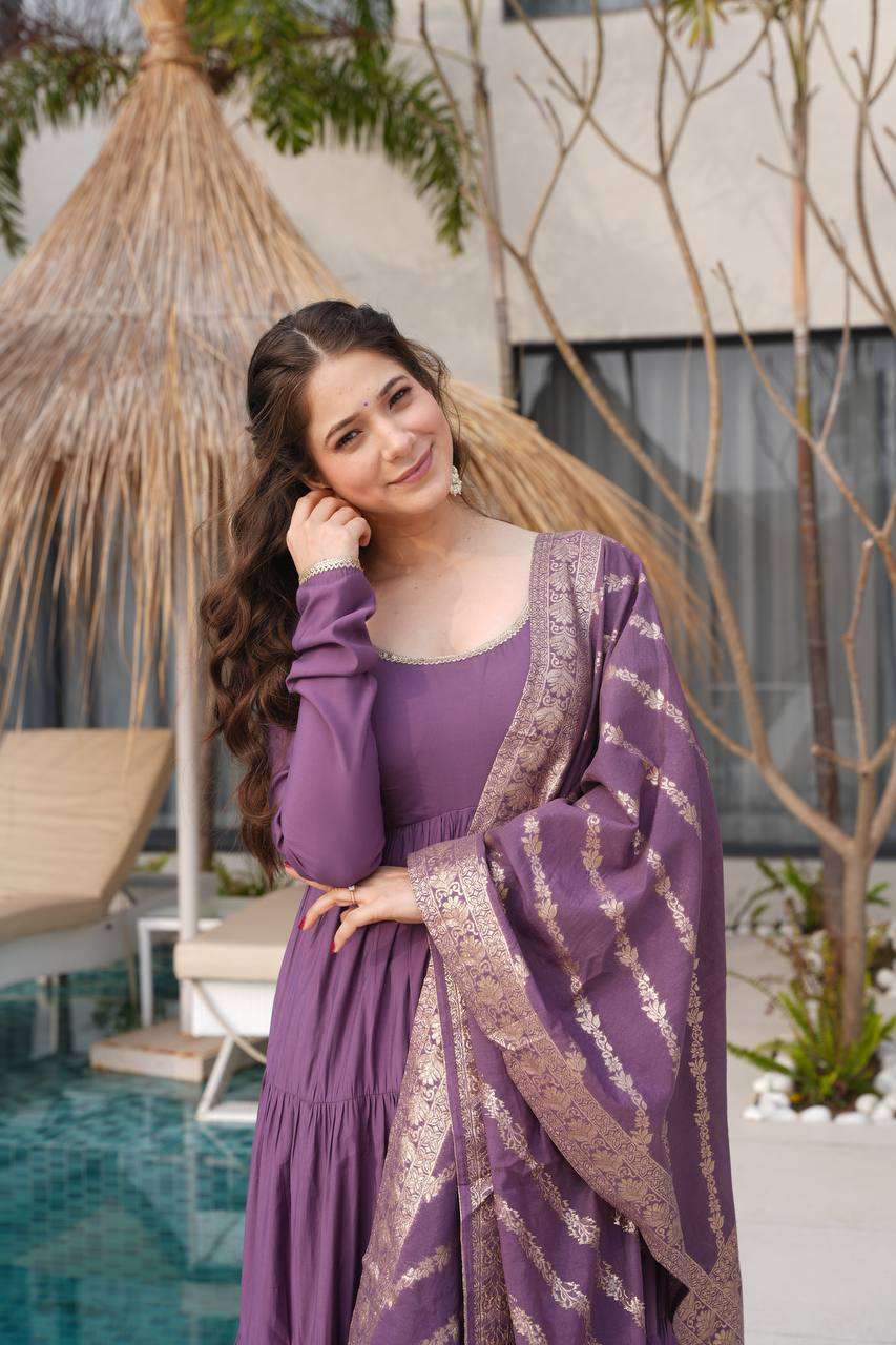 Women's Solid Anarkali Kurti Pant With Banarasi Dupatta Set