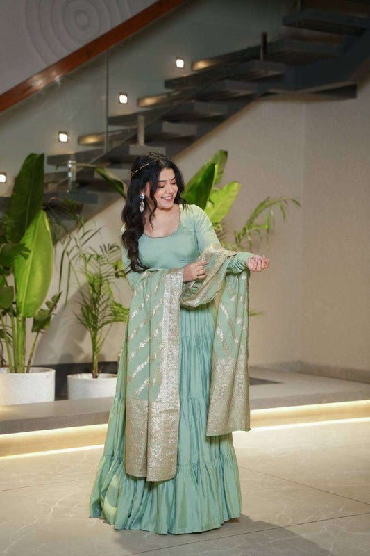Women's Solid Anarkali Kurti Pant With Banarasi Dupatta Set