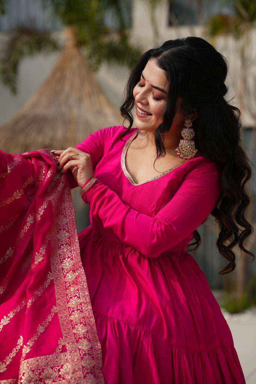 Women's Solid Anarkali Kurti Pant With Banarasi Dupatta Set