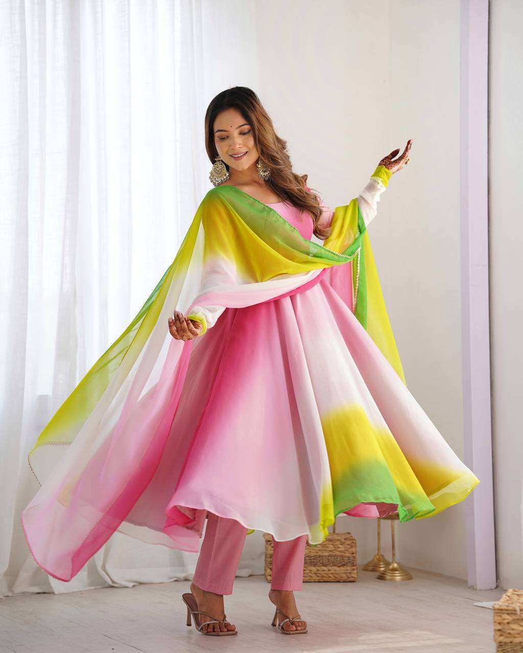 Women's Pure Romansilk Chanderi Tie-Dye Anarkali Kurti Pant With Dupatta Set