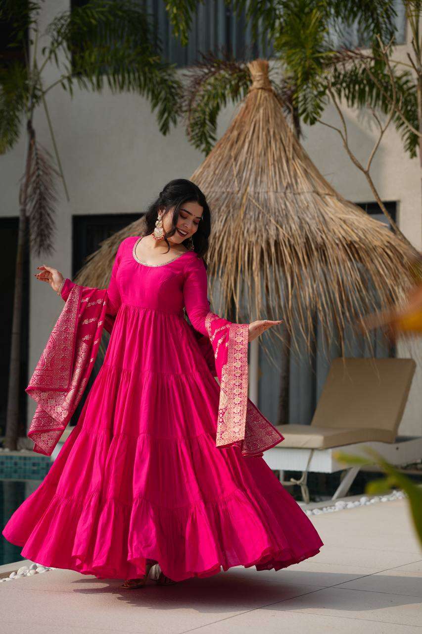 Women's Solid Anarkali Kurti Pant With Banarasi Dupatta Set