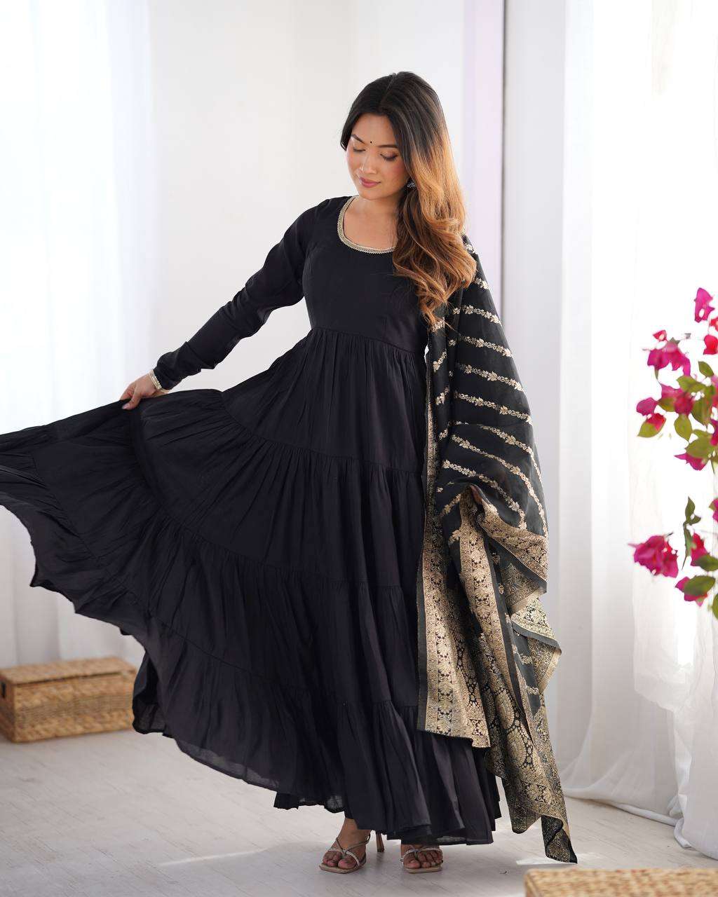 Women's Solid Anarkali Kurti With Pant And Banarasi Silk Dupatta Set
