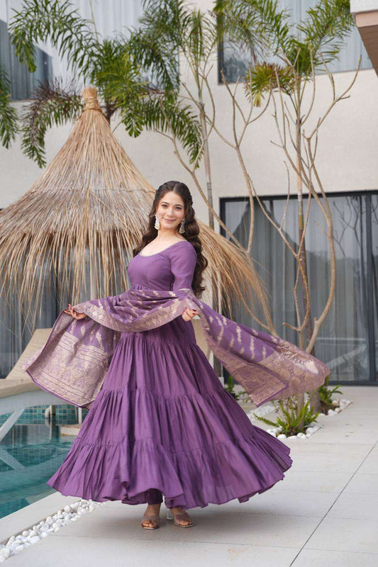 Women's Solid Anarkali Kurti Pant With Banarasi Dupatta Set