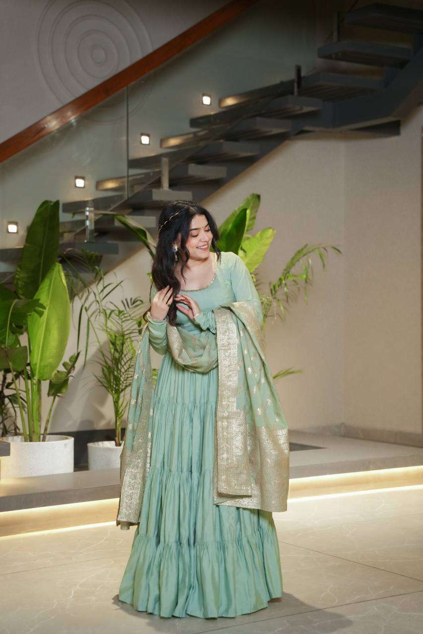 Women's Solid Anarkali Kurti Pant With Banarasi Dupatta Set