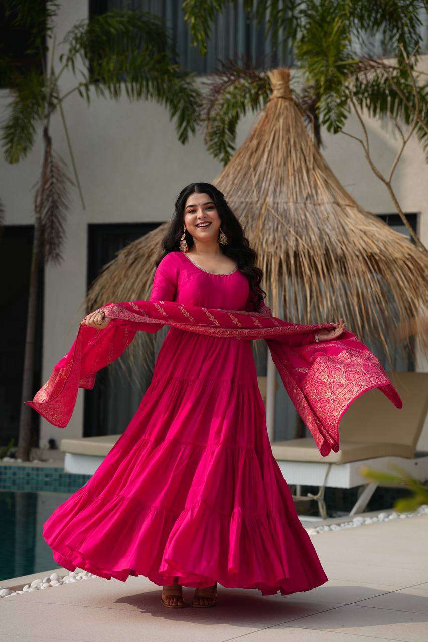 Women's Solid Anarkali Kurti Pant With Banarasi Dupatta Set